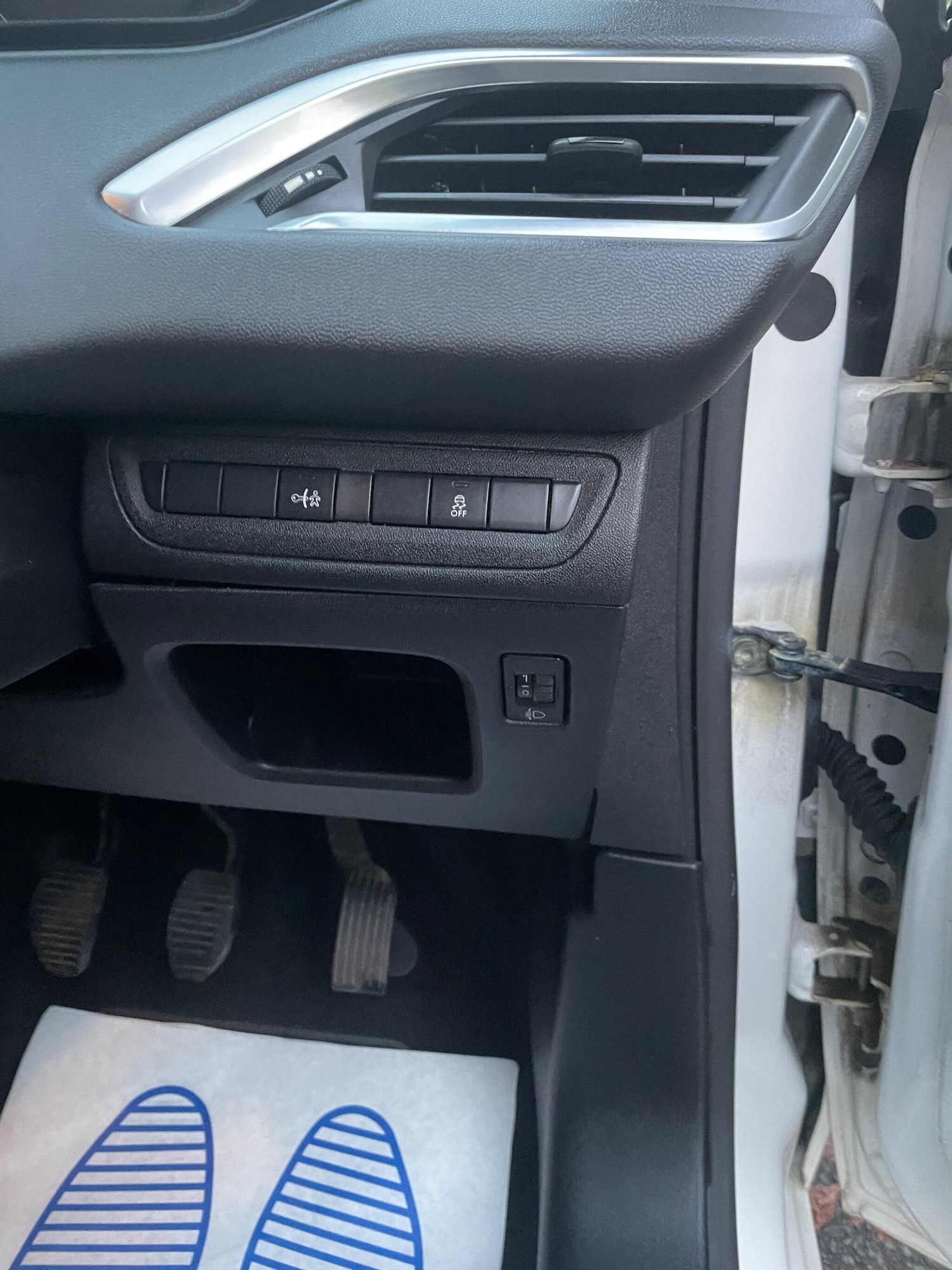 Used Peugeot 208 2012 for sale - 76370760: Photo 19