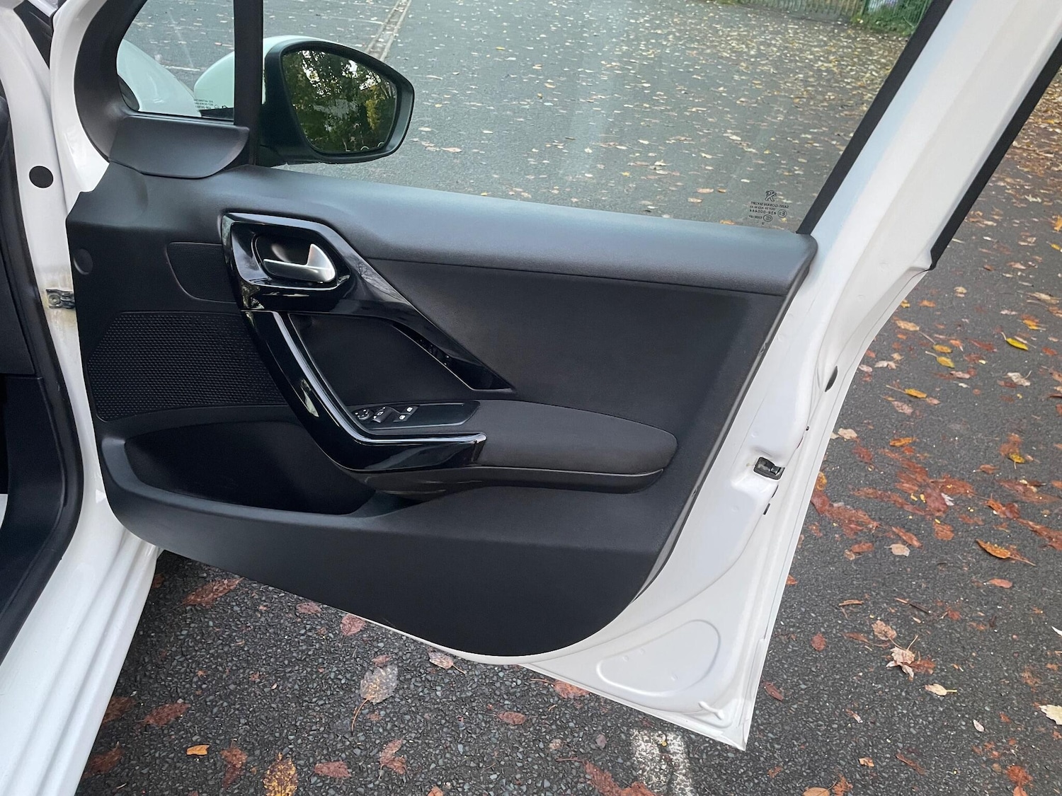 Used Peugeot 208 2012 for sale - 76370760: Photo 22