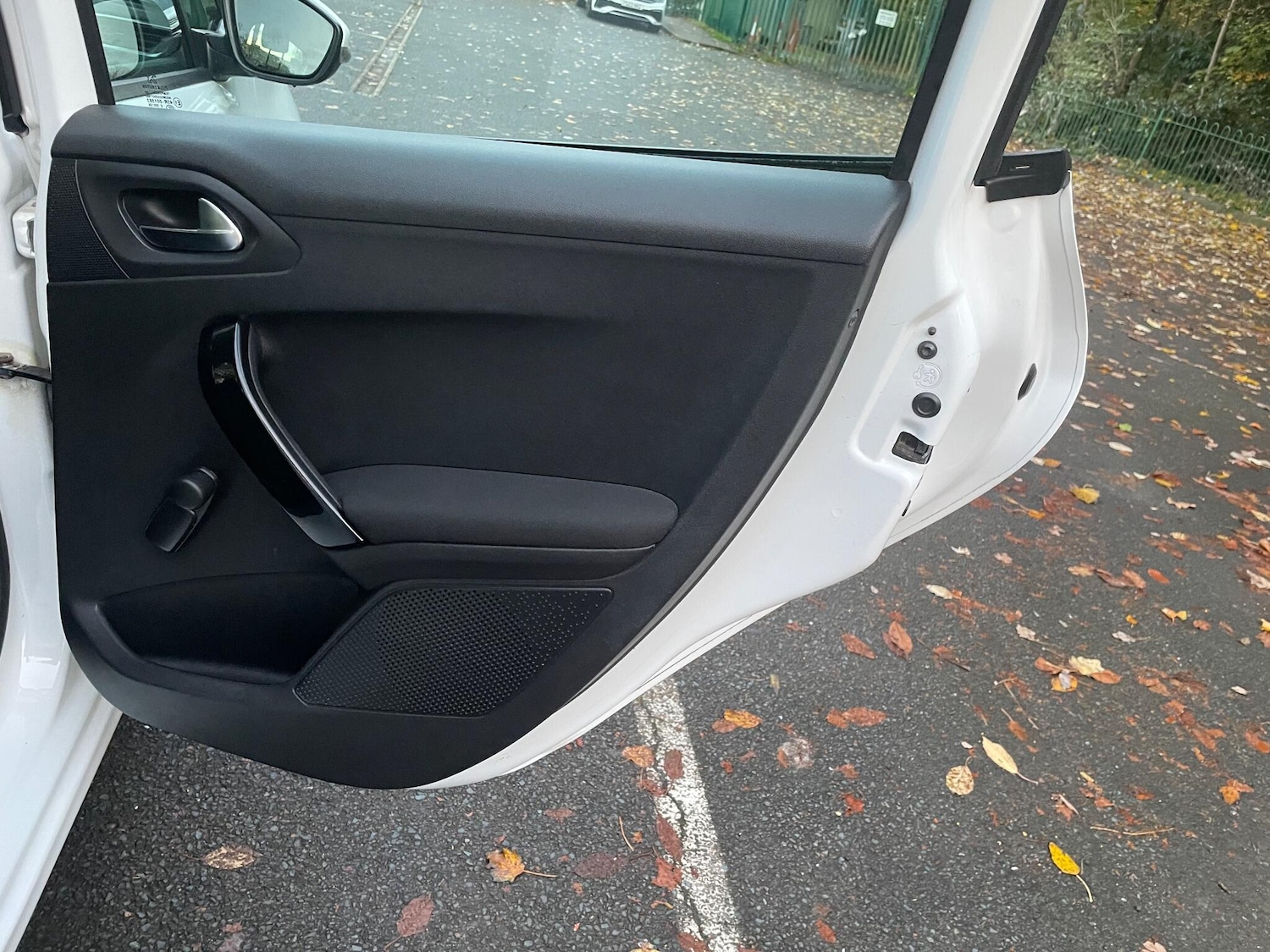 Used Peugeot 208 2012 for sale - 76370760: Photo 23