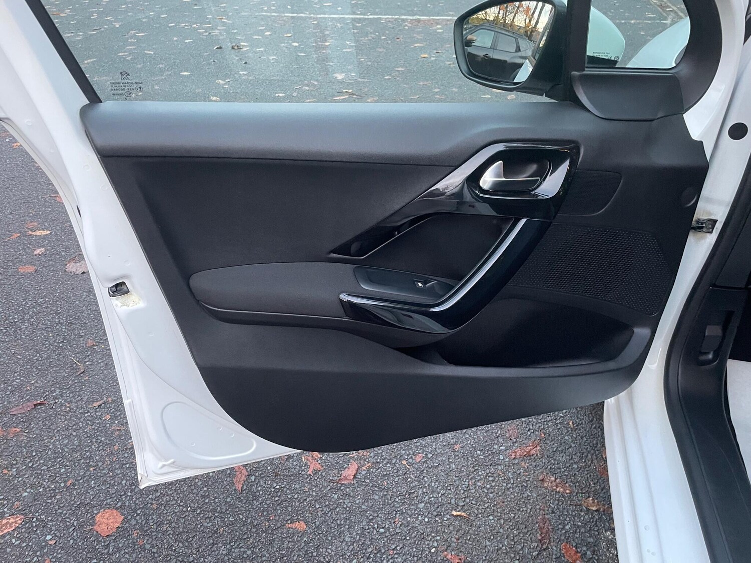 Used Peugeot 208 2012 for sale - 76370760: Photo 24