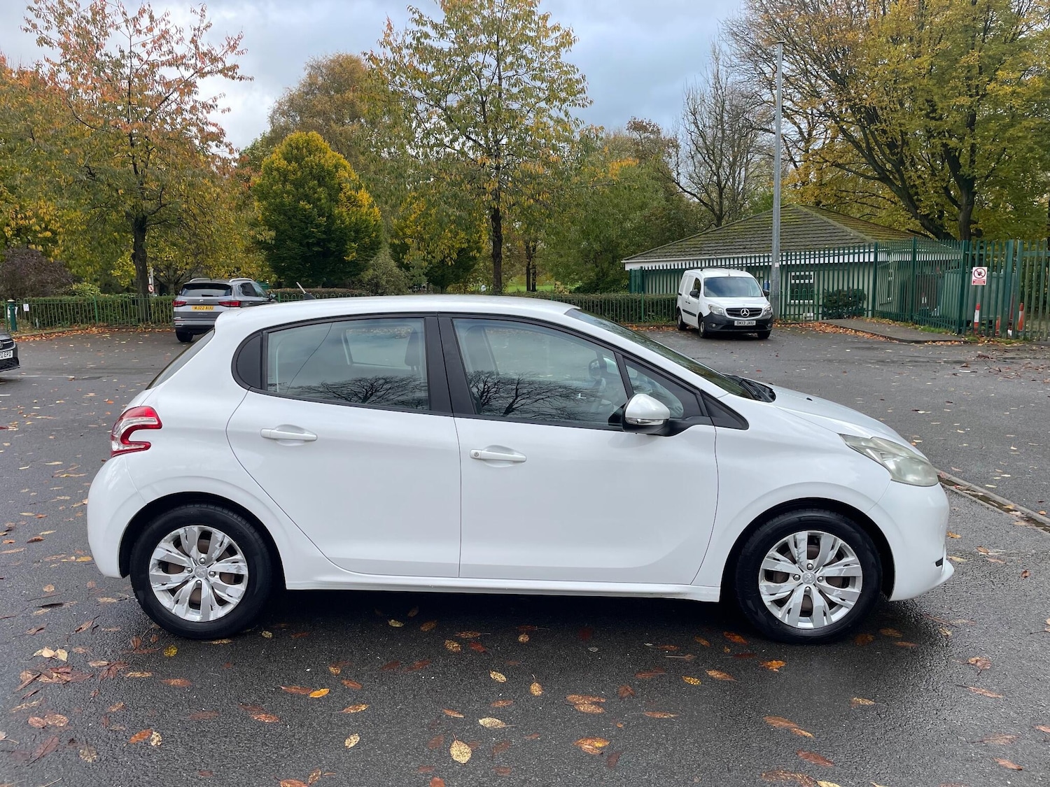 Used Peugeot 208 2012 for sale - 76370760: Photo 6