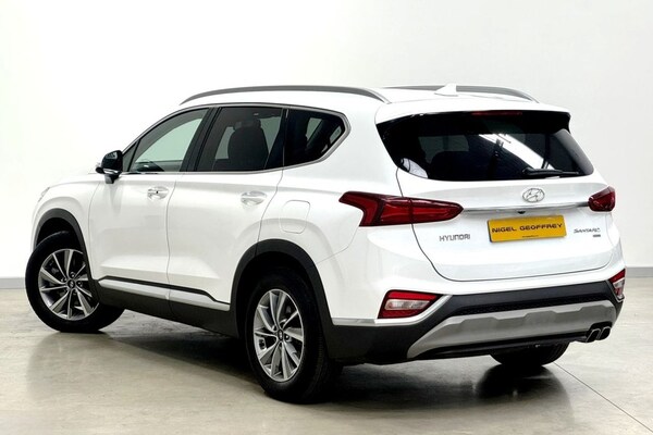 Used Hyundai Santa Fe 2018 for sale - 75346855: Photo 2