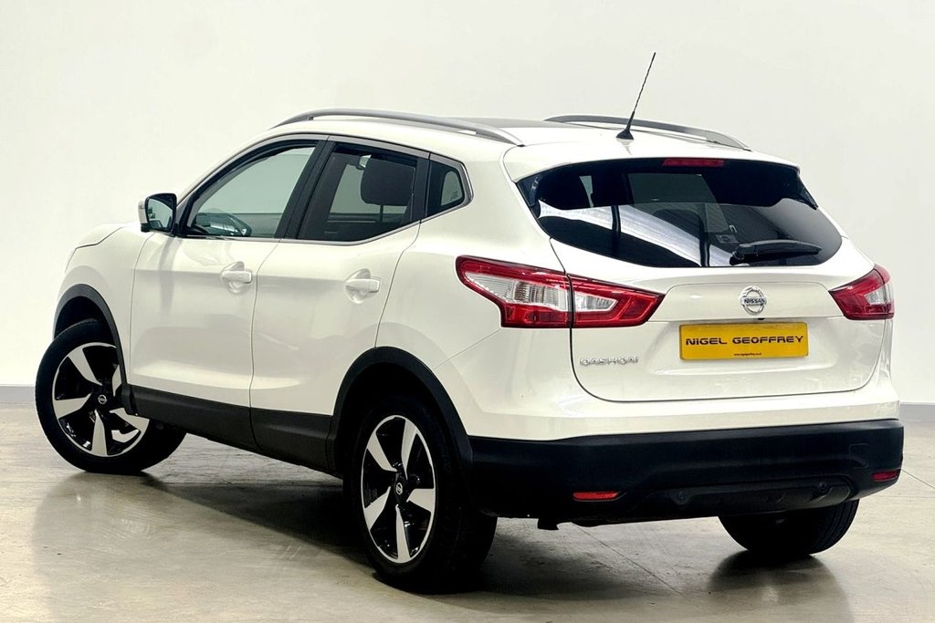 Used Nissan Qashqai 2017 for sale - 76172917: Photo 2