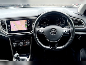 Used Volkswagen T-Roc 2018 for sale - 75548456: Photo