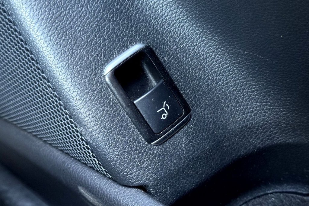 Used Mercedes-Benz GLA 2015 for sale - 75842865: Photo 25