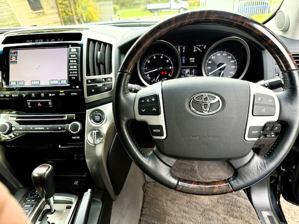Used Toyota Land Cruiser 2014 for sale - 74050553: Photo 10