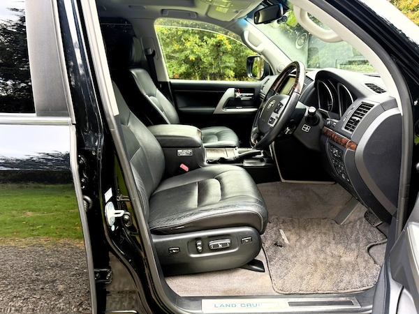 Used Toyota Land Cruiser 2014 for sale - 74050553: Photo 11