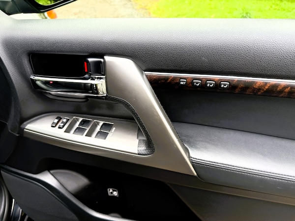 Used Toyota Land Cruiser 2014 for sale - 74050553: Photo 15