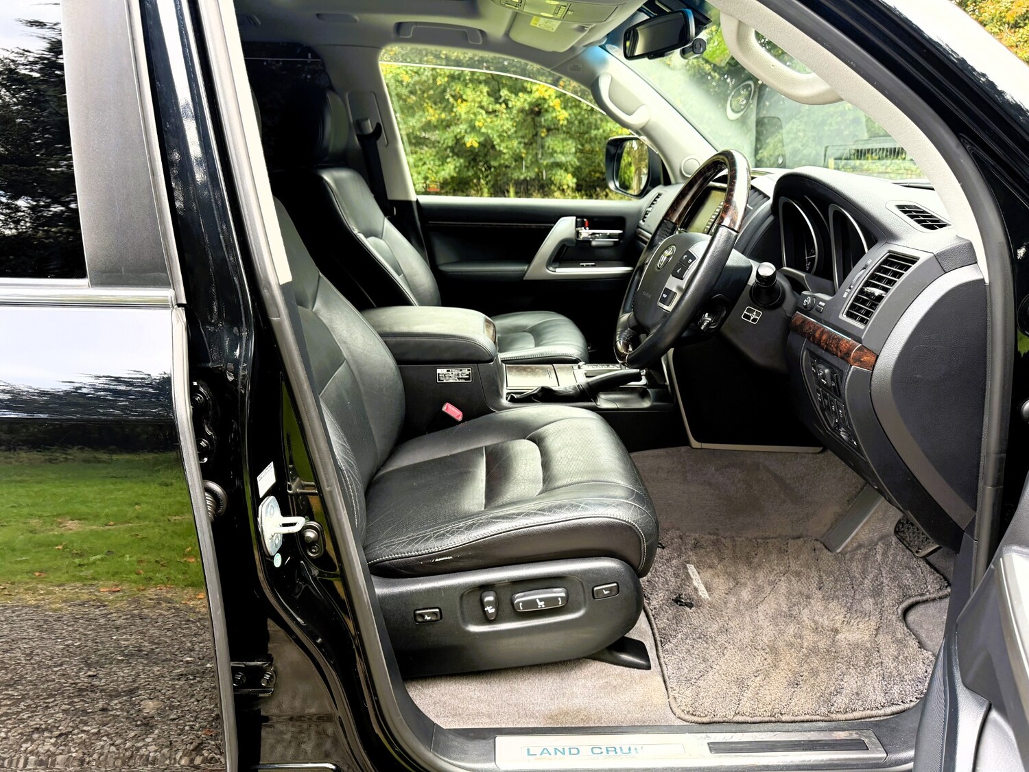 Used Toyota Land Cruiser 2014 for sale - 77933946: Photo 11