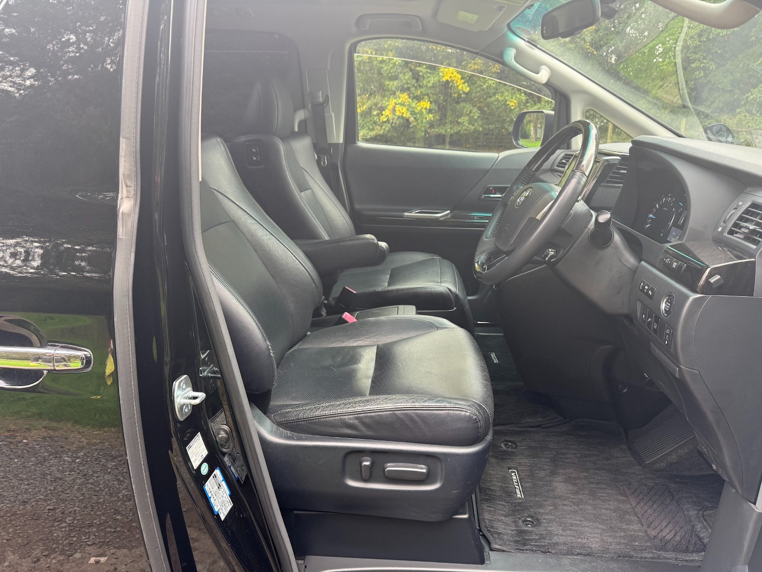 Used Toyota Vellfire 2014 for sale - 73792585: Photo 12