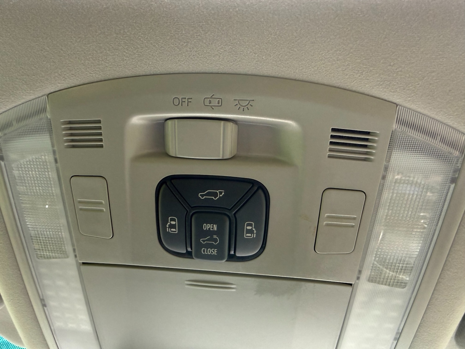 Used Toyota Vellfire 2014 for sale - 73792585: Photo 14