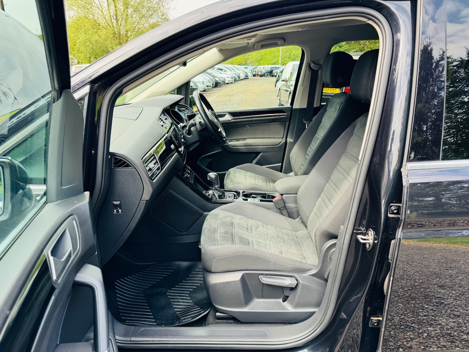 Used Volkswagen Touran for sale - 77934107: Photo 12