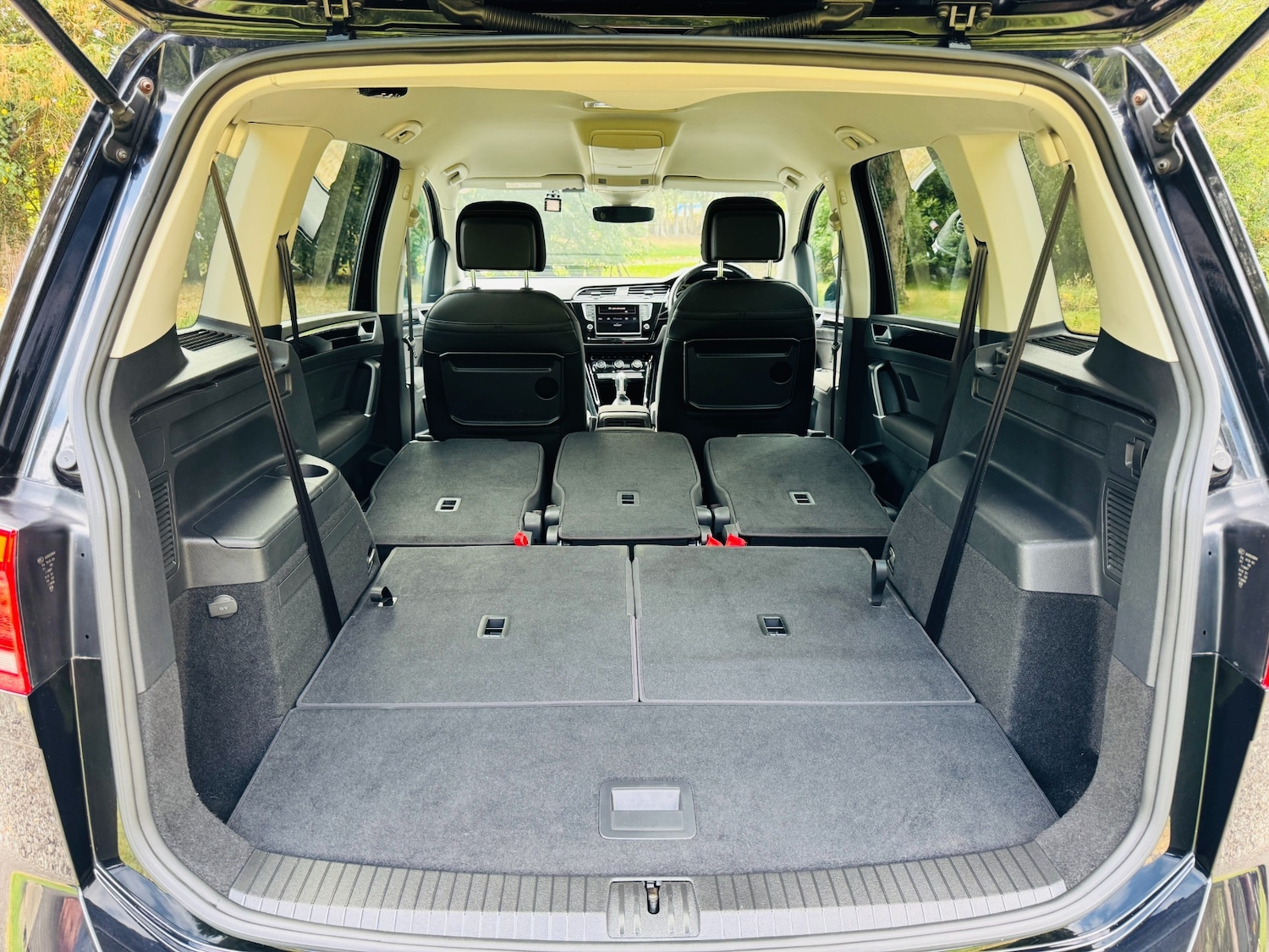 Used Volkswagen Touran for sale - 77934107: Photo 20