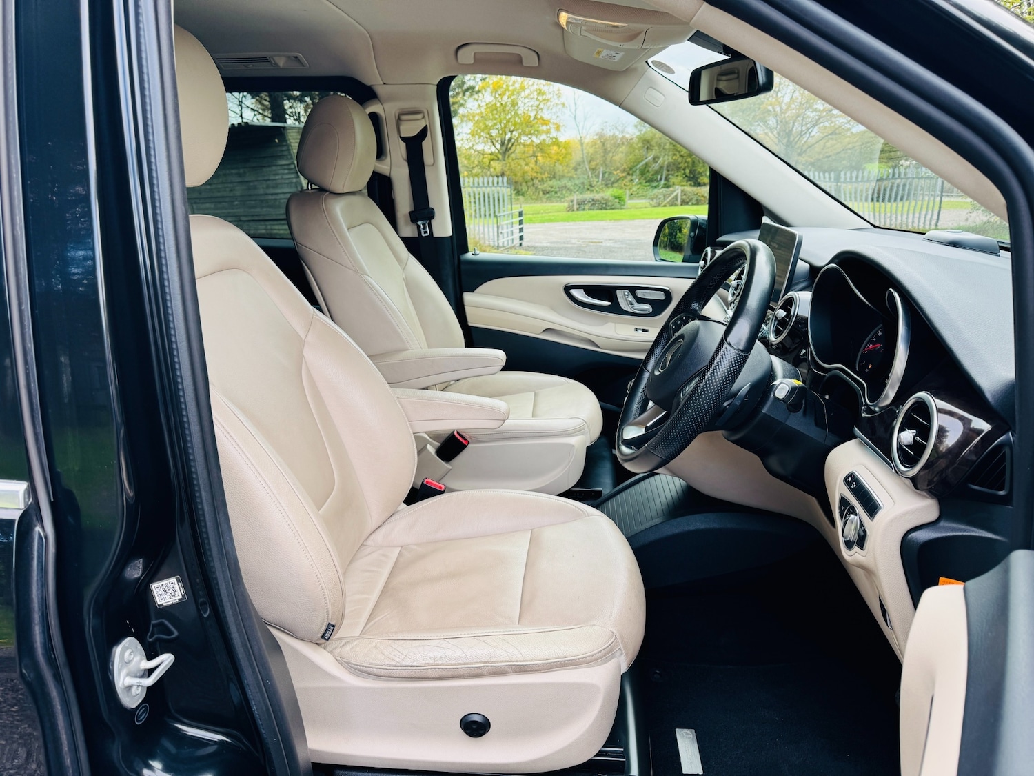 Used Mercedes-Benz V-Class 2018 for sale - 77932901: Photo 11