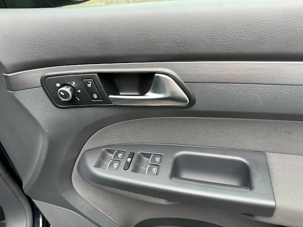 Used Volkswagen Touran for sale - 73792392: Photo 14