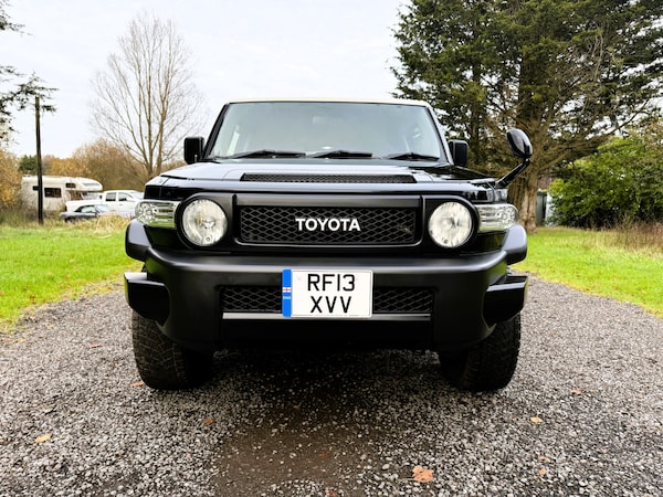 Used Toyota FJ Cruiser for sale - 74060643: Photo 2