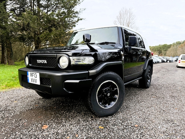 Used Toyota FJ Cruiser for sale - 74060643: Photo 3