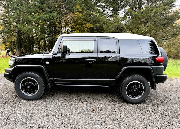 Used Toyota FJ Cruiser for sale - 74060643: Photo 4