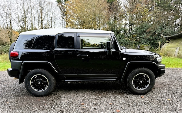 Used Toyota FJ Cruiser for sale - 74060643: Photo 9