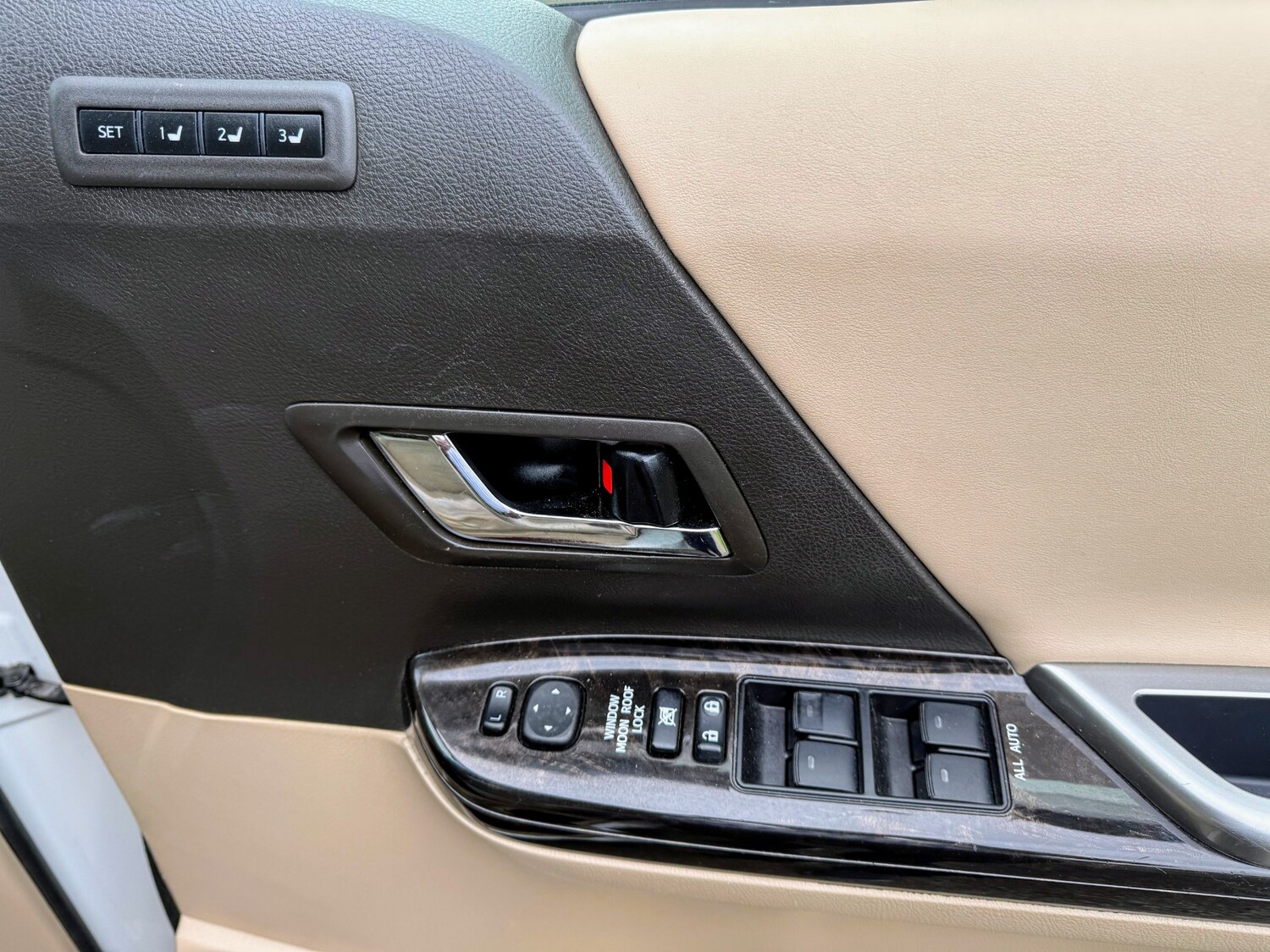 Used Toyota Vellfire 2014 for sale - 77689602: Photo 12