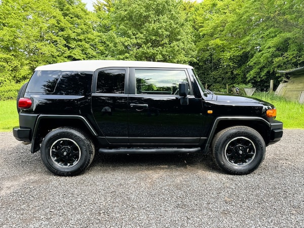 Used Toyota FJ Cruiser for sale - 74050134: Photo 10