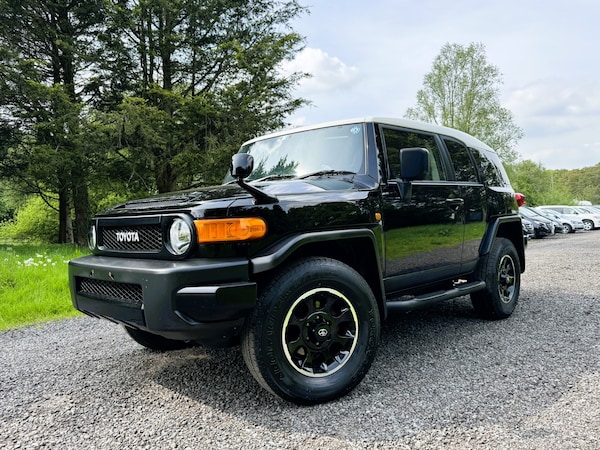 Used Toyota FJ Cruiser for sale - 74050134: Photo 3