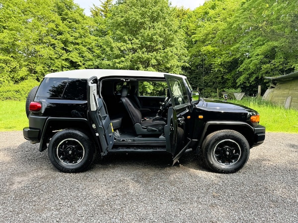 Used Toyota FJ Cruiser for sale - 74050134: Photo 9