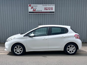 Used Peugeot 208 2015 for sale - 78761468: Photo
