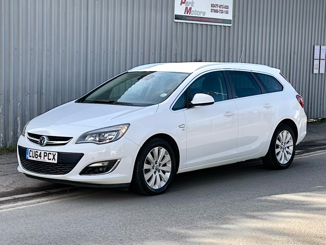 Used Vauxhall Astra 2014 for sale - 77916879: Photo 2