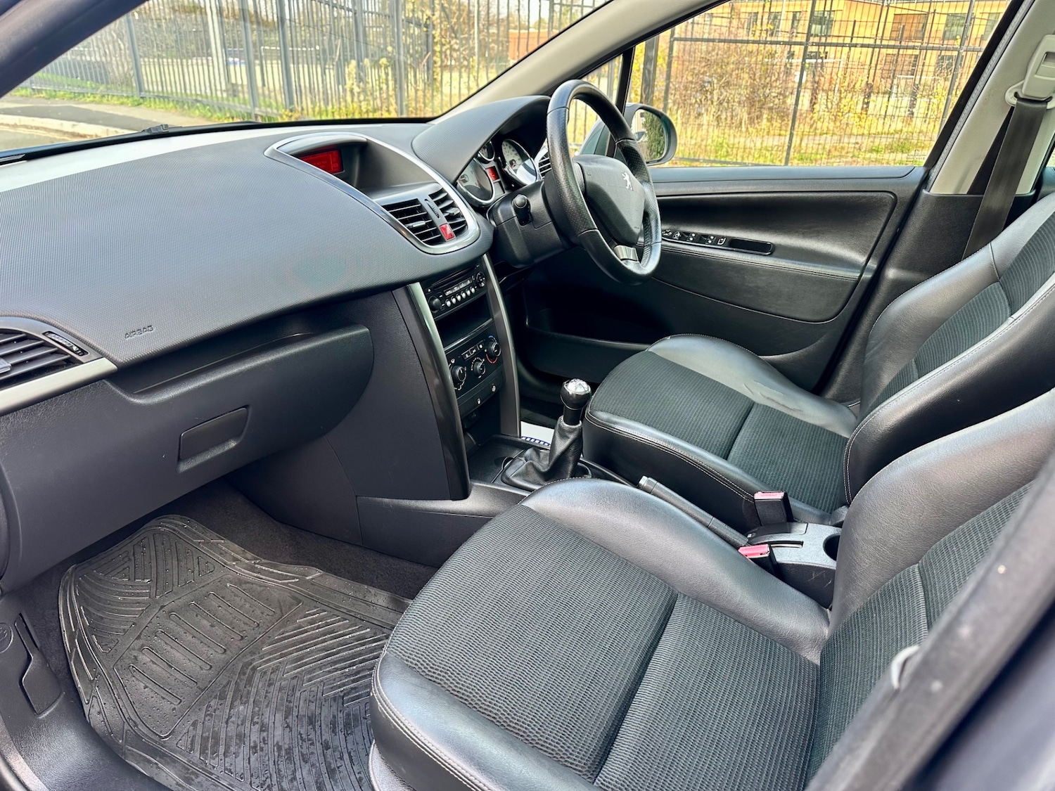 Used Peugeot 207 2011 for sale - 75138076: Photo 12