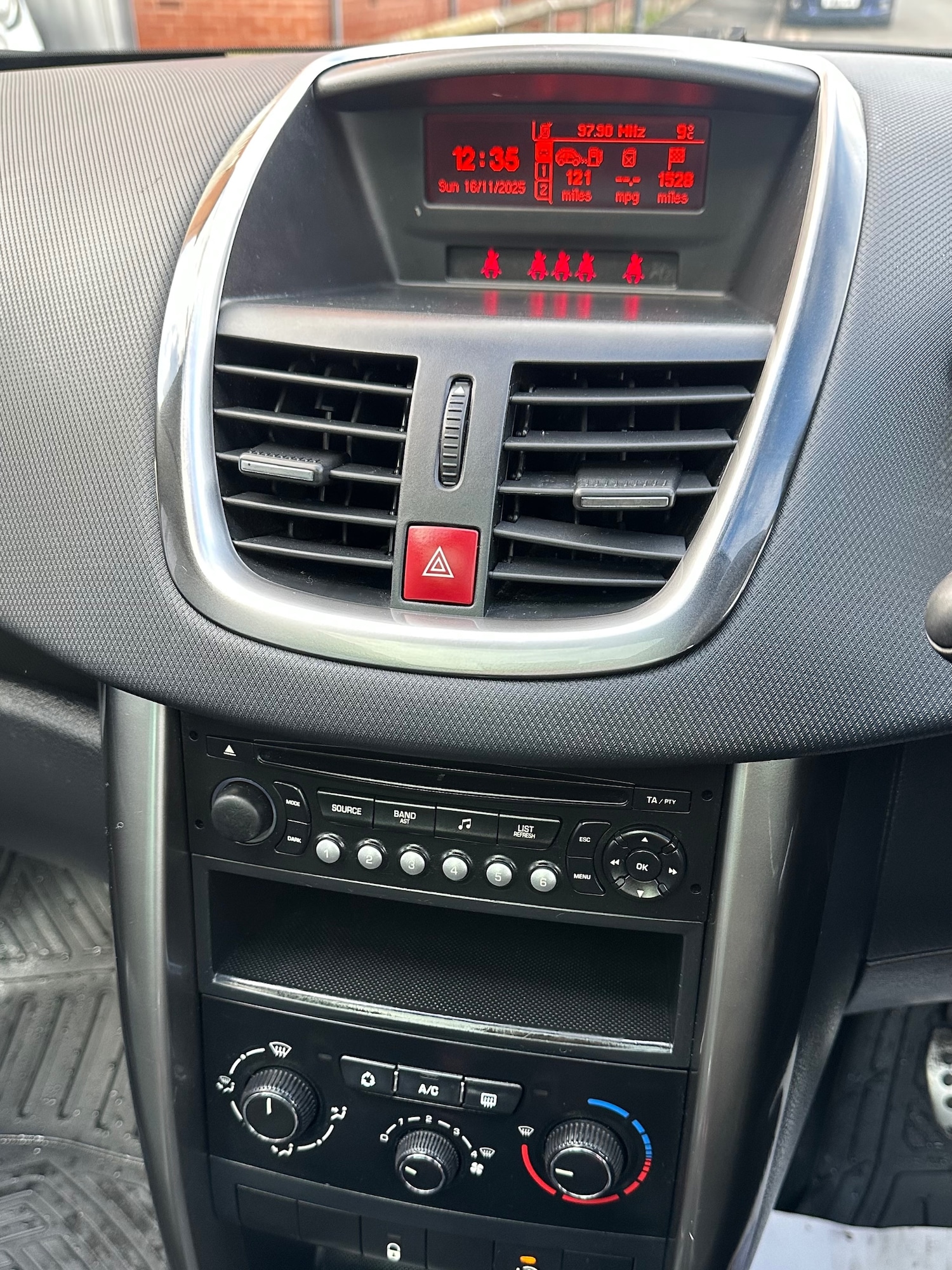 Used Peugeot 207 2011 for sale - 75138076: Photo 15