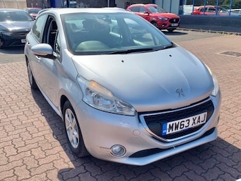 Used Peugeot 208 2013 for sale - 79535180: Photo