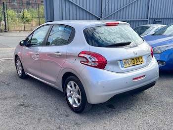 Used Peugeot 208 2013 for sale - 79535180: Photo
