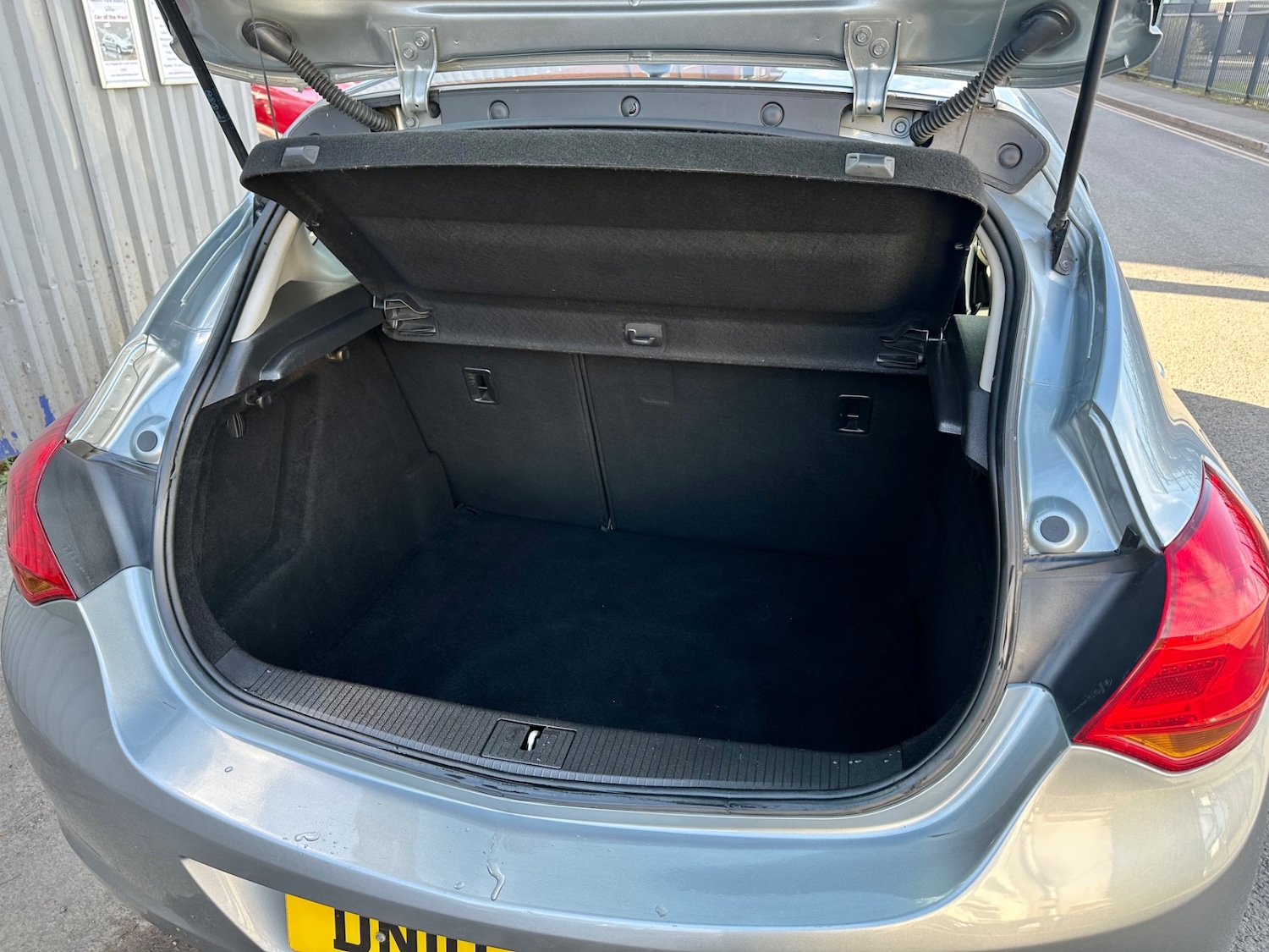 Used Vauxhall Astra 2010 for sale - 77892047: Photo 7