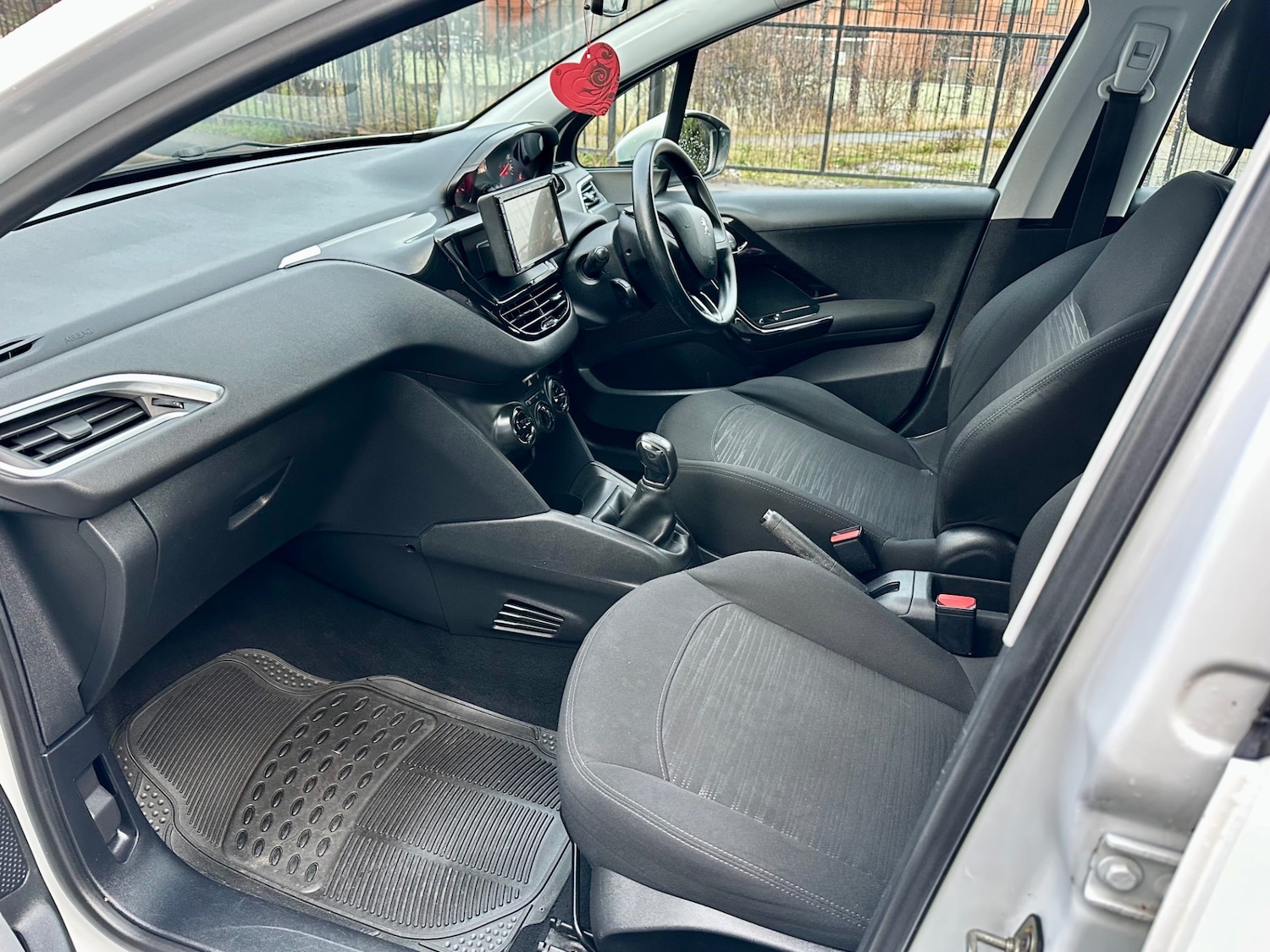 Used Peugeot 208 2013 for sale - 76941149: Photo 11