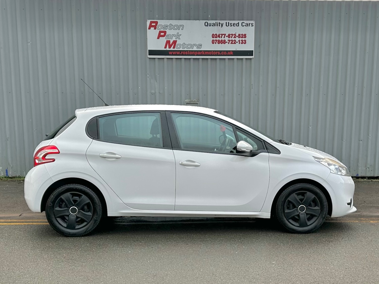 Used Peugeot 208 2013 for sale - 76941149: Photo 3