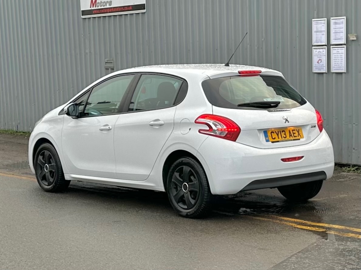 Used Peugeot 208 2013 for sale - 76941149: Photo 6