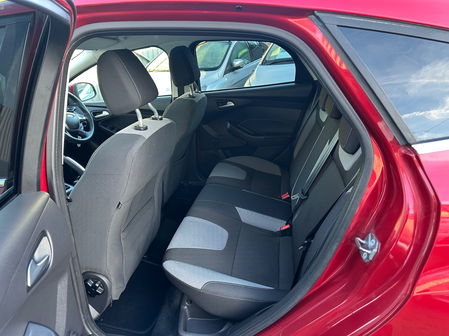 Used Ford Focus 2011 for sale - 76438285: Photo 13