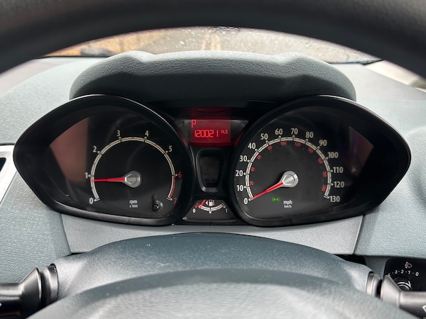 Used Ford Fiesta 2010 for sale - 76018312: Photo 16