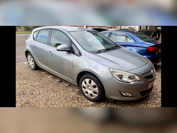 2010 (10) - 16i 16V Exclusiv 5dr - due in