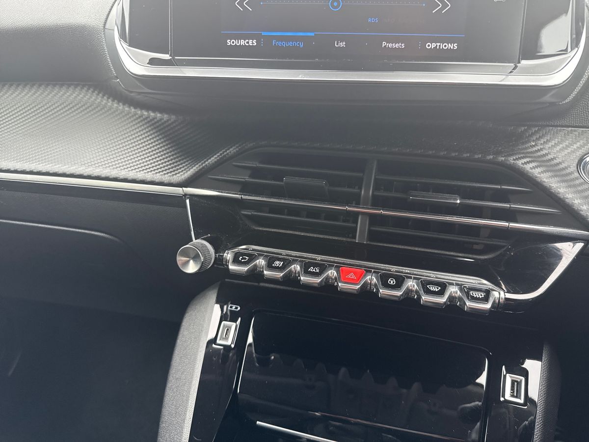 Used Peugeot 2008 2021 for sale - 77810210: Photo 18