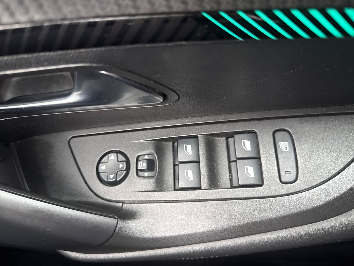 Used Peugeot 2008 2021 for sale - 77810210: Photo 20