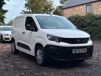 2020 (70) - 1000 1.5 BlueHDi 100 Professional Van