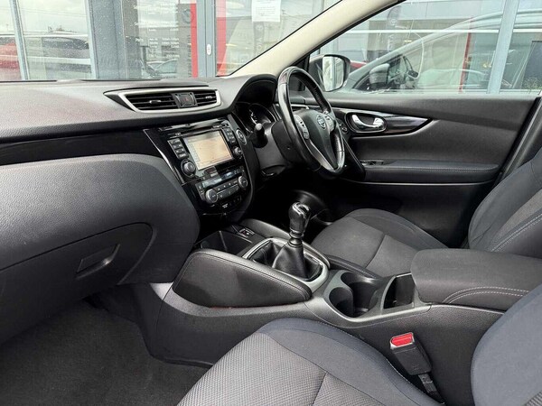 Used Nissan Qashqai 2015 for sale - 76215355: Photo 2