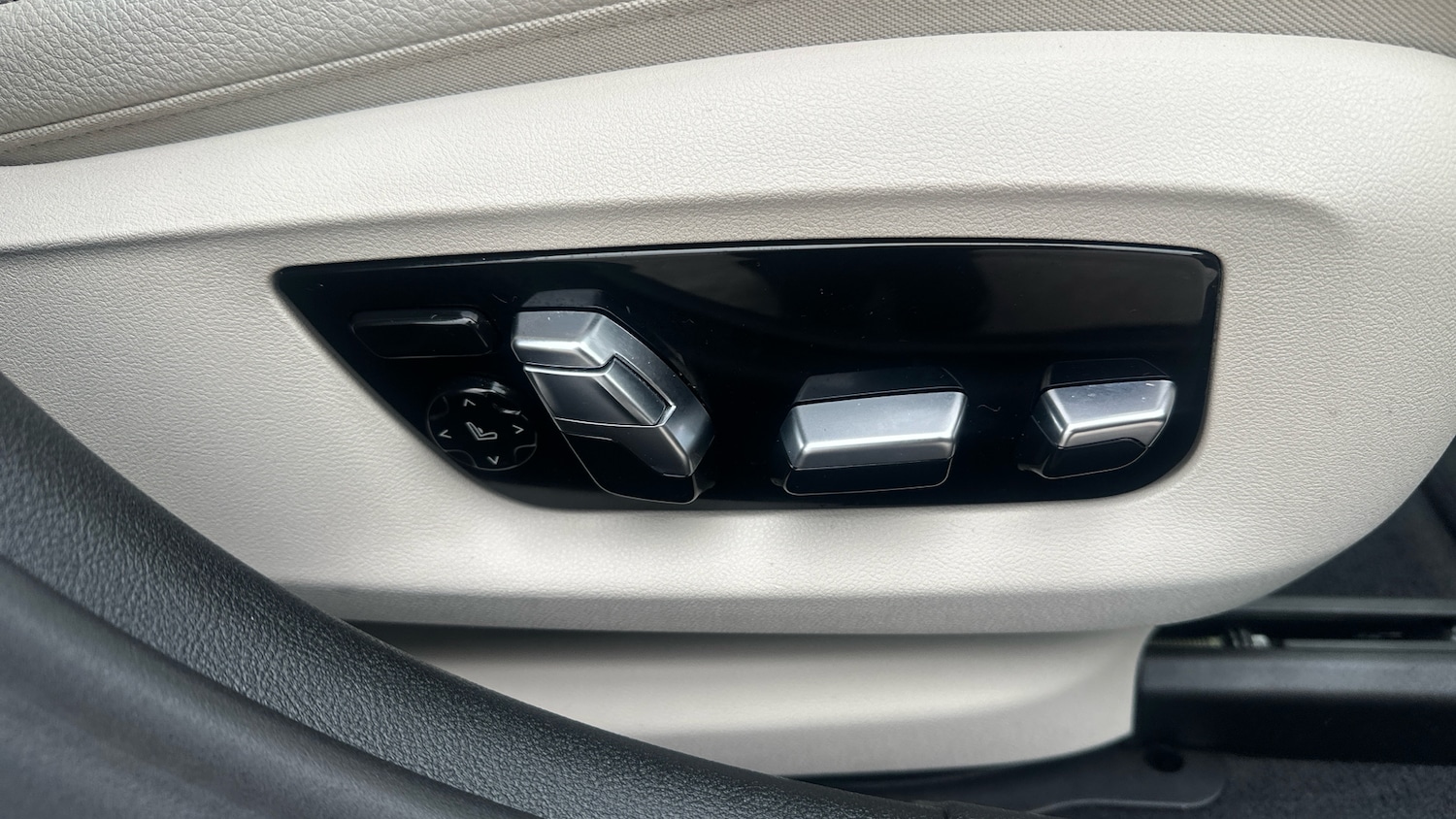 Used BMW 5 Series 2023 for sale - 78010940: Photo 39