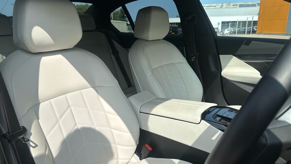 Used BMW i5 2025 for sale - 75957401: Photo 11
