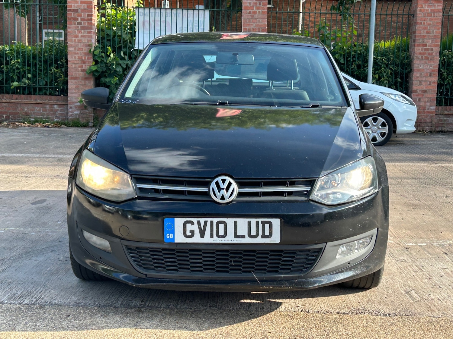 Used Volkswagen Polo 2011 for sale - 76976915: Photo 2