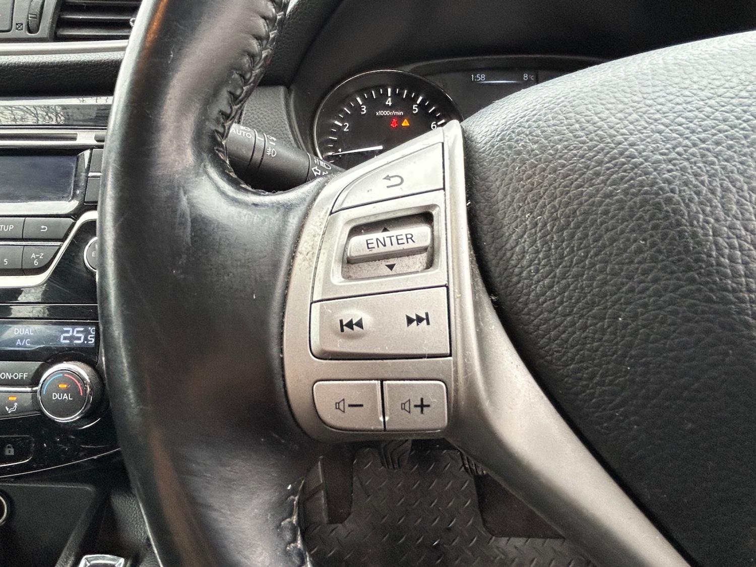 Used Nissan Qashqai 2014 for sale - 76643840: Photo 25