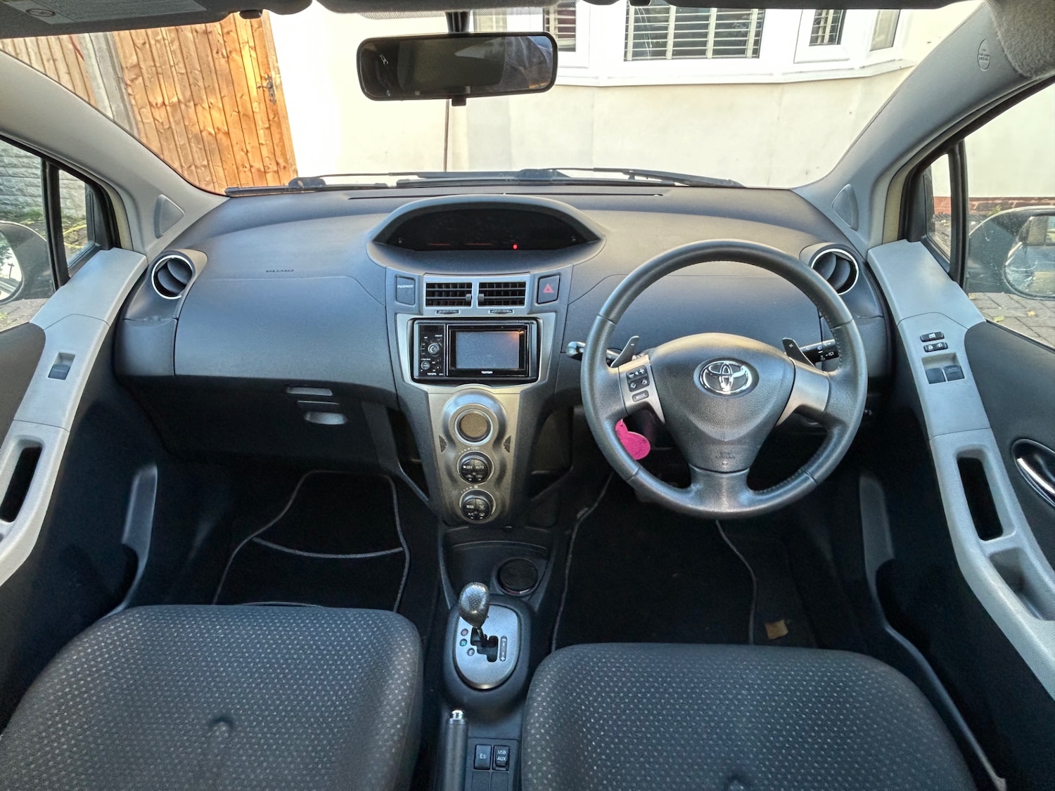 Used Toyota Yaris 2011 for sale - 76637872: Photo 10