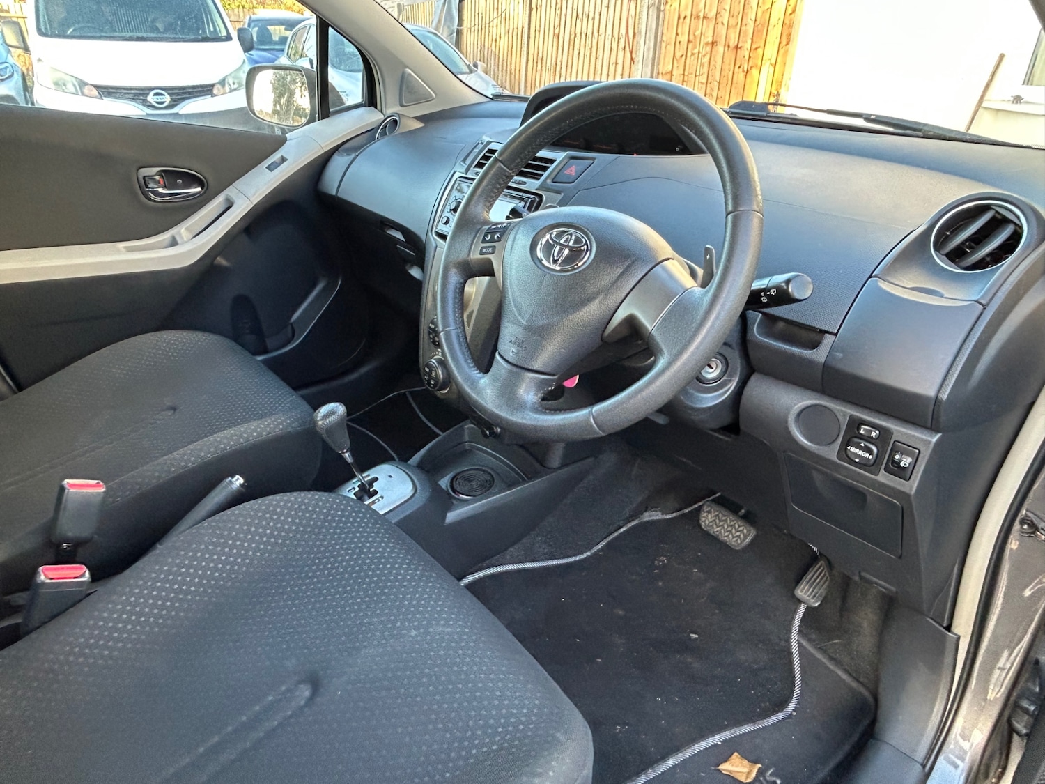 Used Toyota Yaris 2011 for sale - 76637872: Photo 11